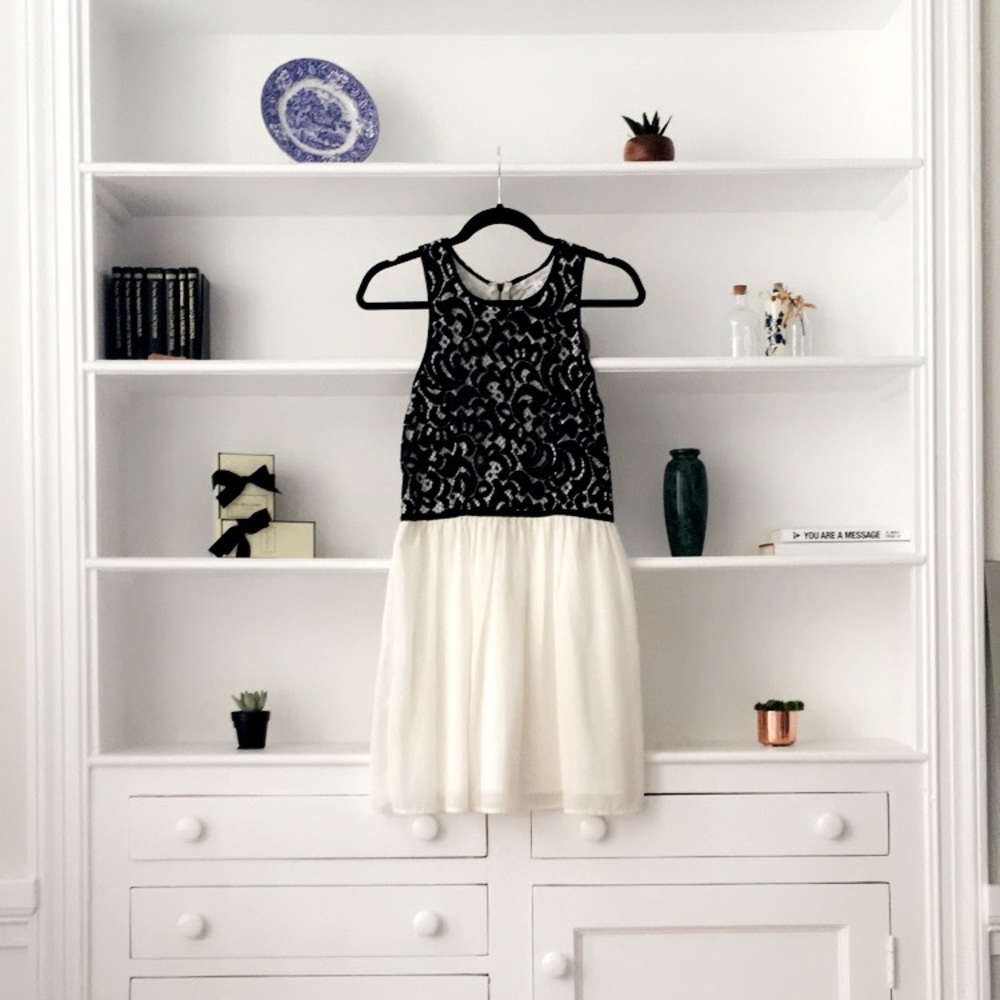 Socialite Lace Dress
